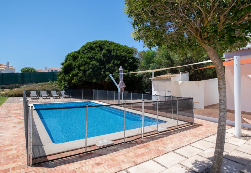 Mesh Fence with Child Barrier